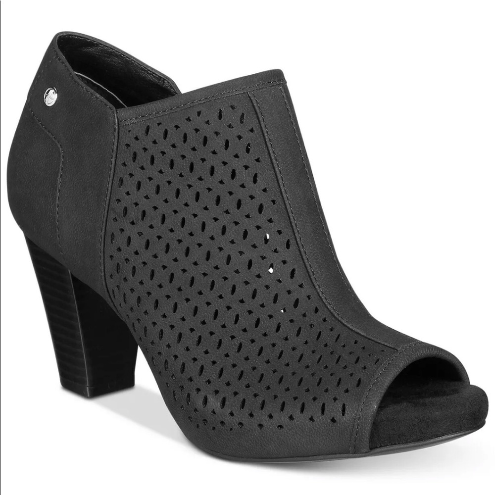 Shoes - Picture 2 of 7